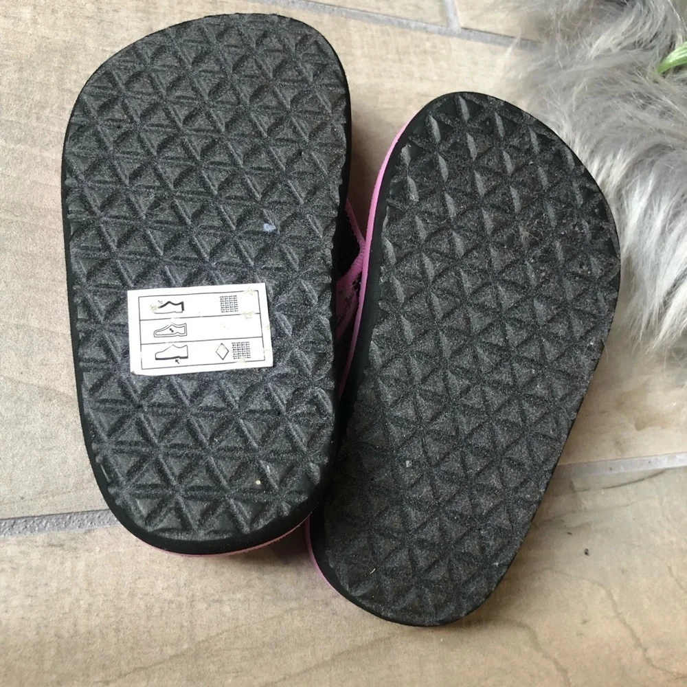 Teva pink panda toddler sandals. Size 5 baby